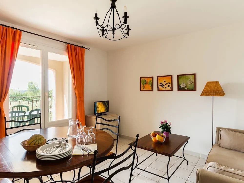 Apartment in Provencal Style in a Beautiful Landscape - Photo 4