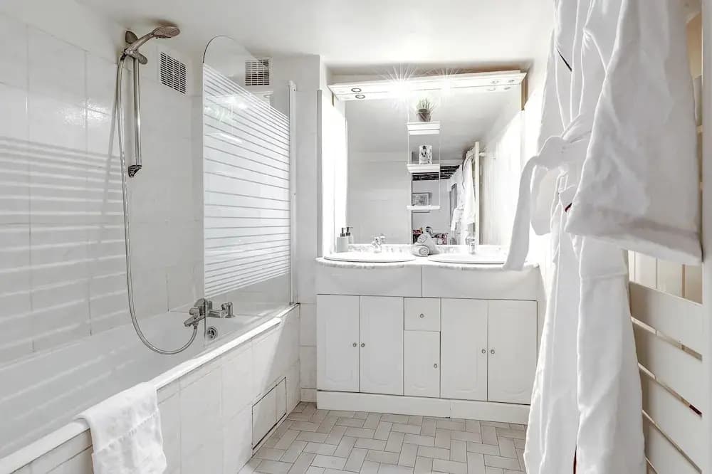 Cozy 2BR in the Heart of Île Saint-Louis - Miniature 6