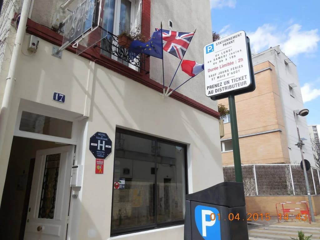 Hôtel Le Petit Château - Photo 1