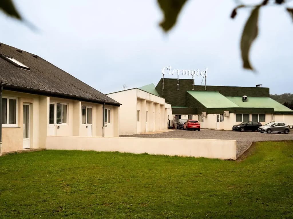 Logis Clermotel - Photo 1