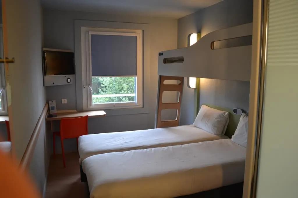ibis budget Paris Porte de Vanves - Photo 1