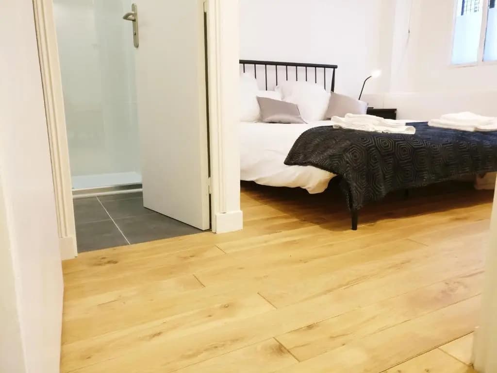 Montmartre - 3 Bedrooms apartment - 6 Guests - AC - Photo 3