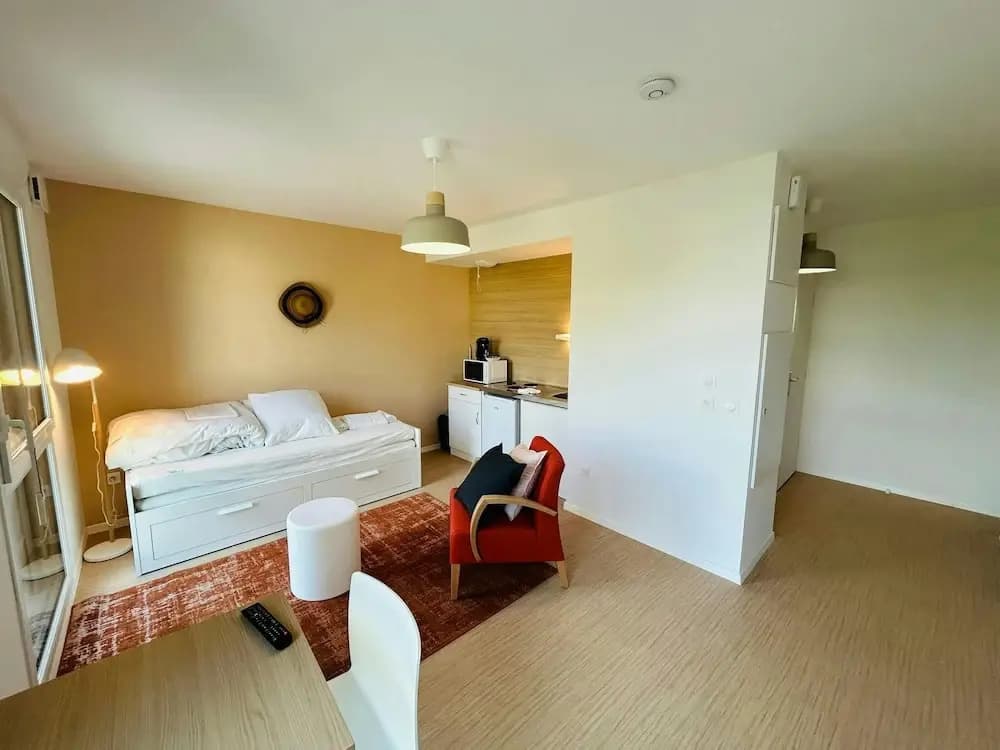 We Live In R - Suite 304 - Photo 5