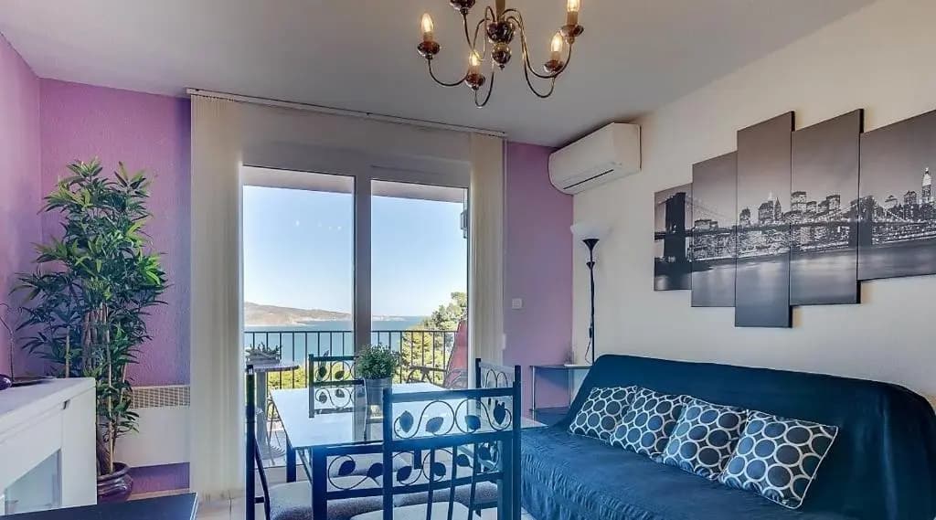 T 2 tout confort avec terrasse vue mer et montagne. - Photo 3