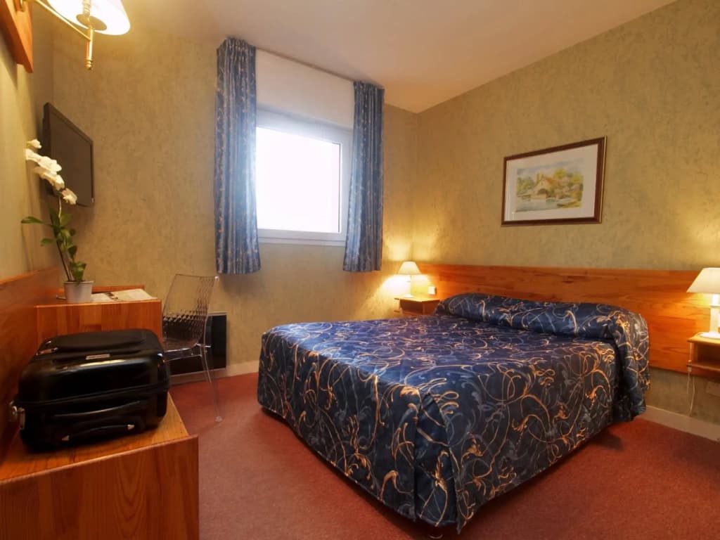Logis Hotel Sully - Photo 4