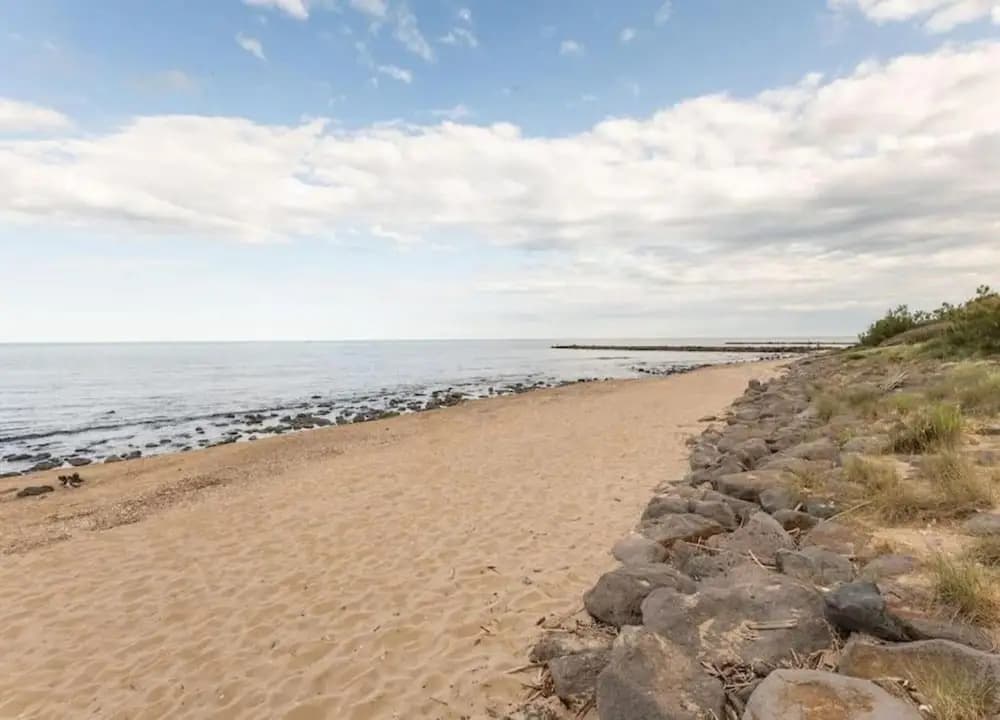 Seaside Simplicity & Comfort - Miniature 8