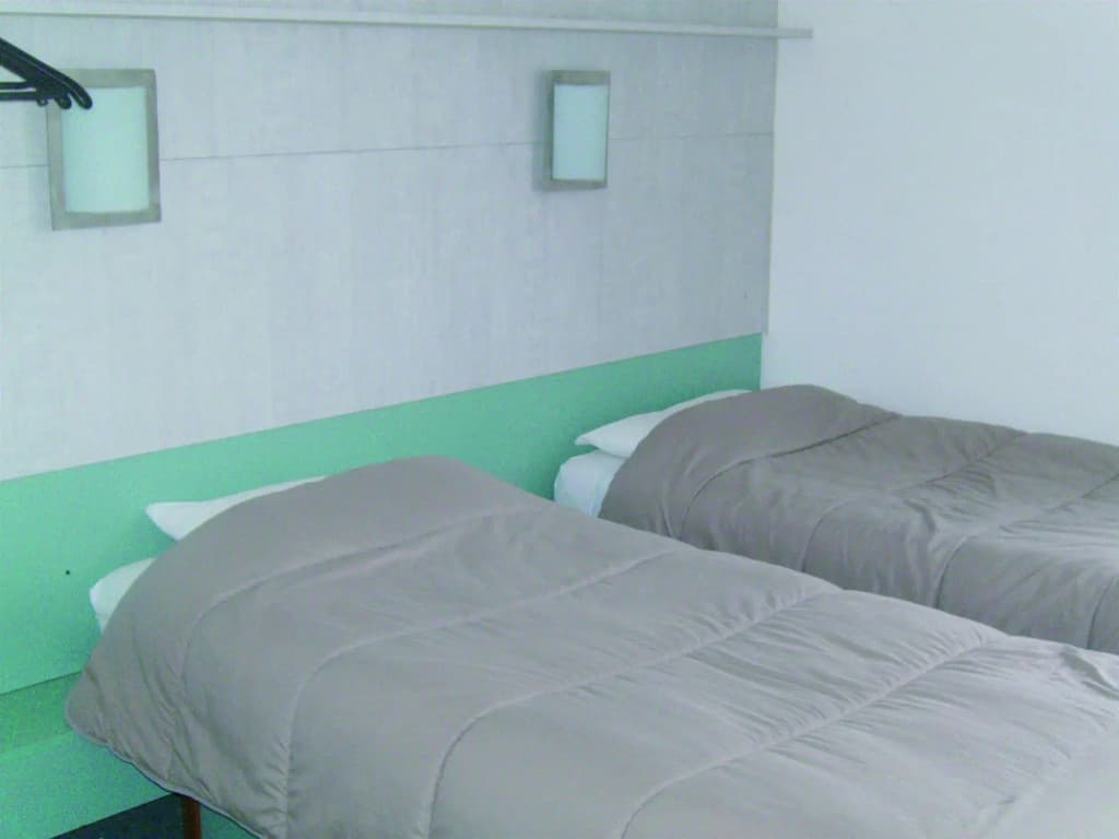 Brit Hotel Essentiel Poitiers – Gare du Futuroscope - Photo 4