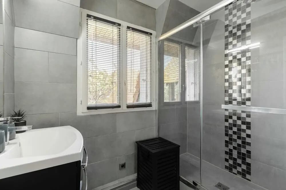 Renovated Apartment Sleeping 6 - Pool and Tennis - Miniature 7