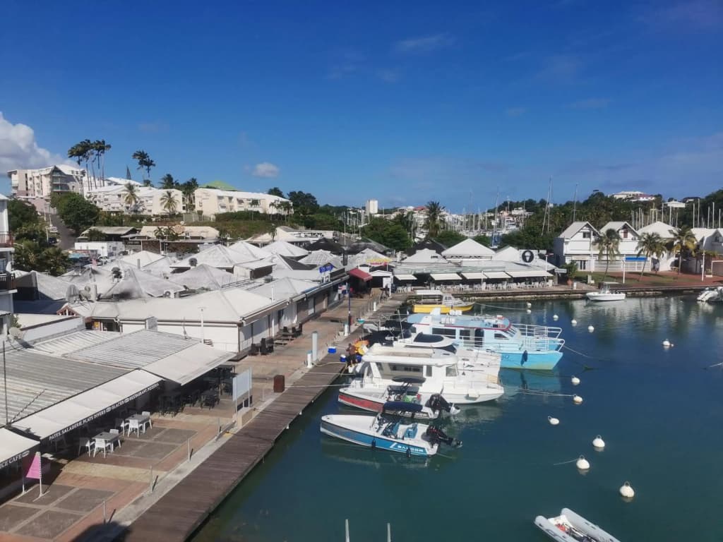 Bel appartement T4 vue mer sur la Marina du Gosier - Miniature 8