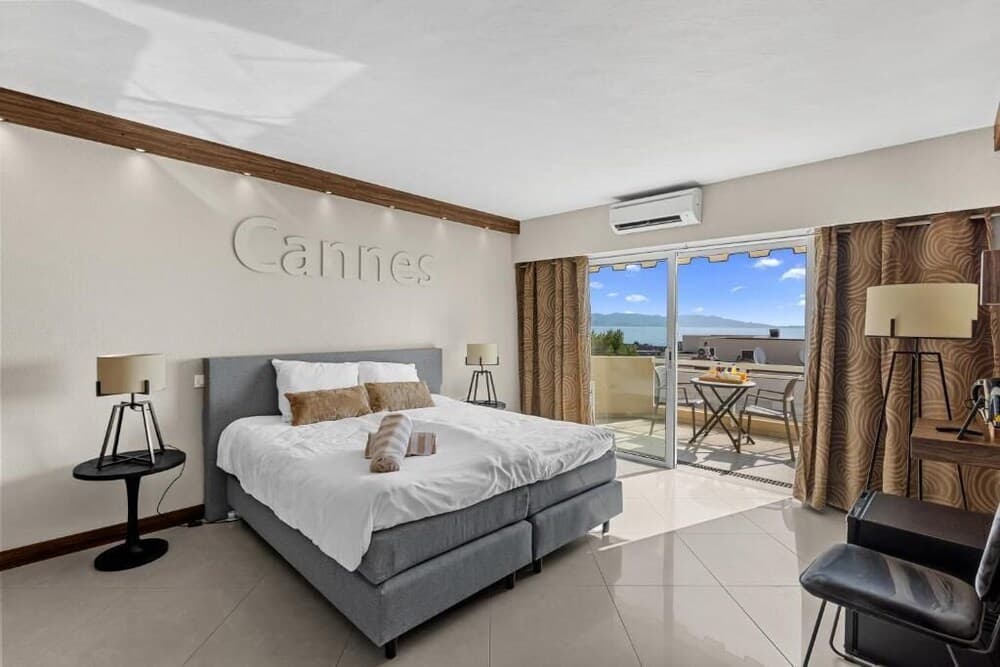 Riviera Beach Hotel - Photo 3