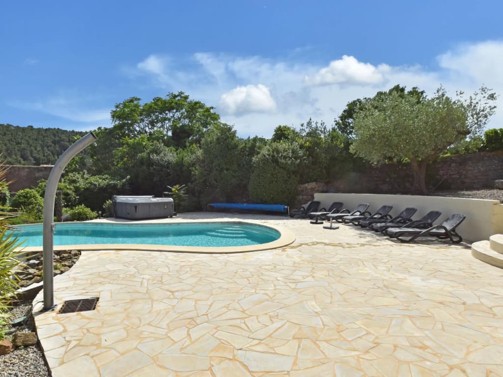 Villa With Heated Pool, Jacuzzi, Sports Field and Stunning Views - Miniature 6
