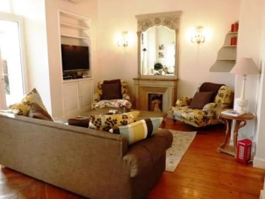 Beautifully decorated two bedroom apartment in the heart of Cannes five minutes walk from Palais 409 - Photo 2
