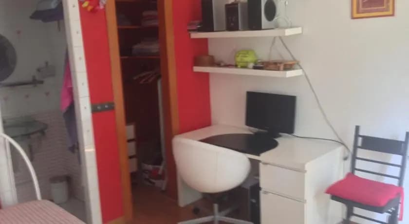 Cosy Rare 2 Bedroom Apartment Around a Private Garden - Miniature 8