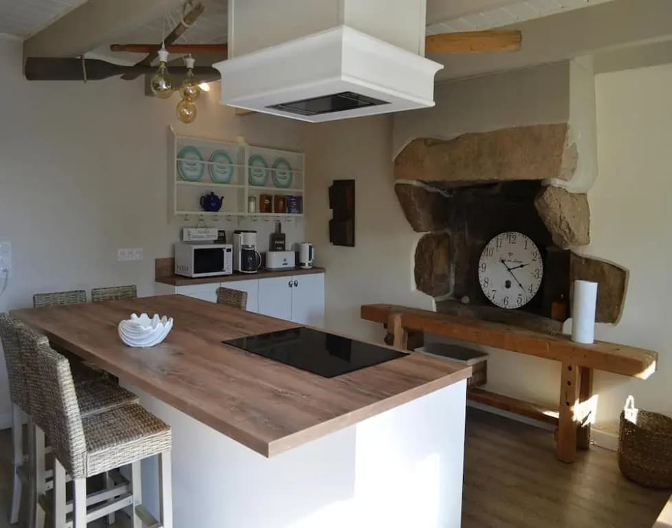 Natural Stone House With Maritime Flair - Miniature 7