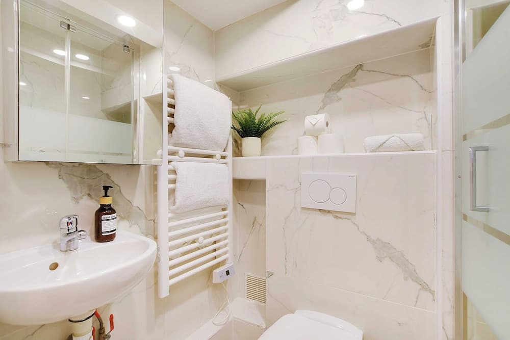 Charming Appt- 4p/1br- in the Heart of the Marais - Miniature 7