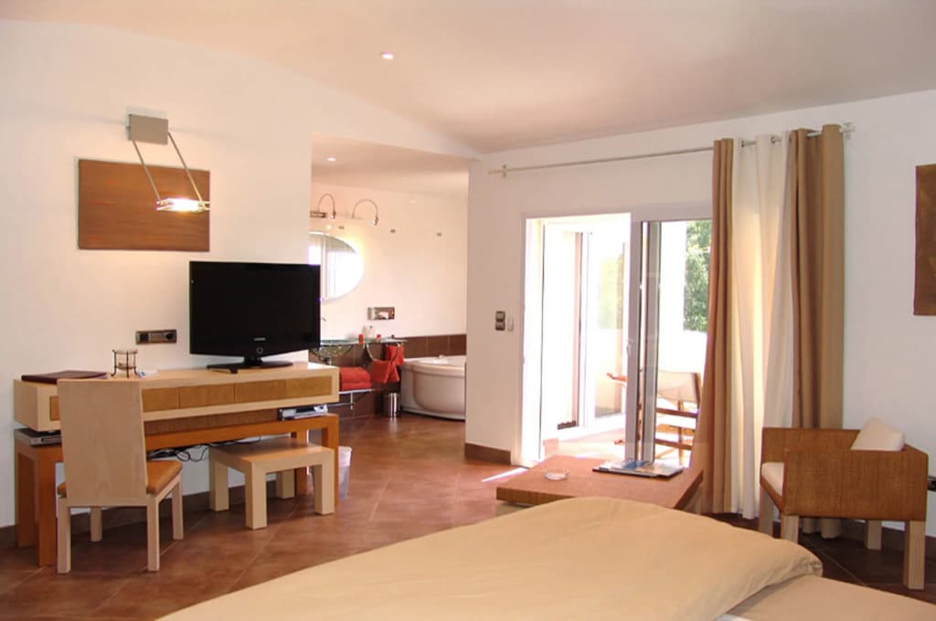 Private Hotel - Adults Only - Photo 4