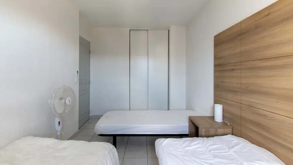 Modern Seaside Apartment - Photo 5