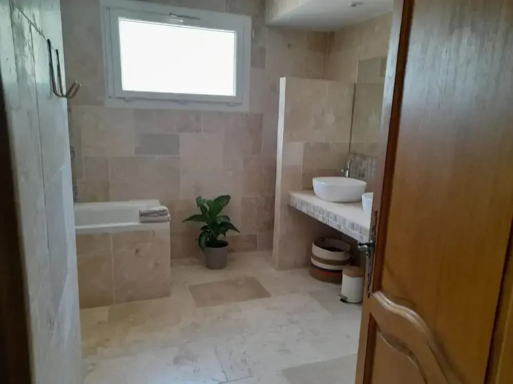 Beautiful Villa With Private Swimming Pool - Miniature 6
