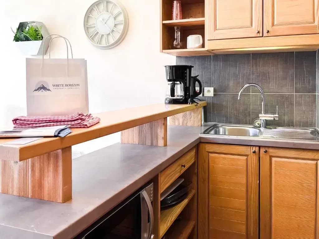Bright, spacious South-facing 1-bedroom apartment - Miniature 8