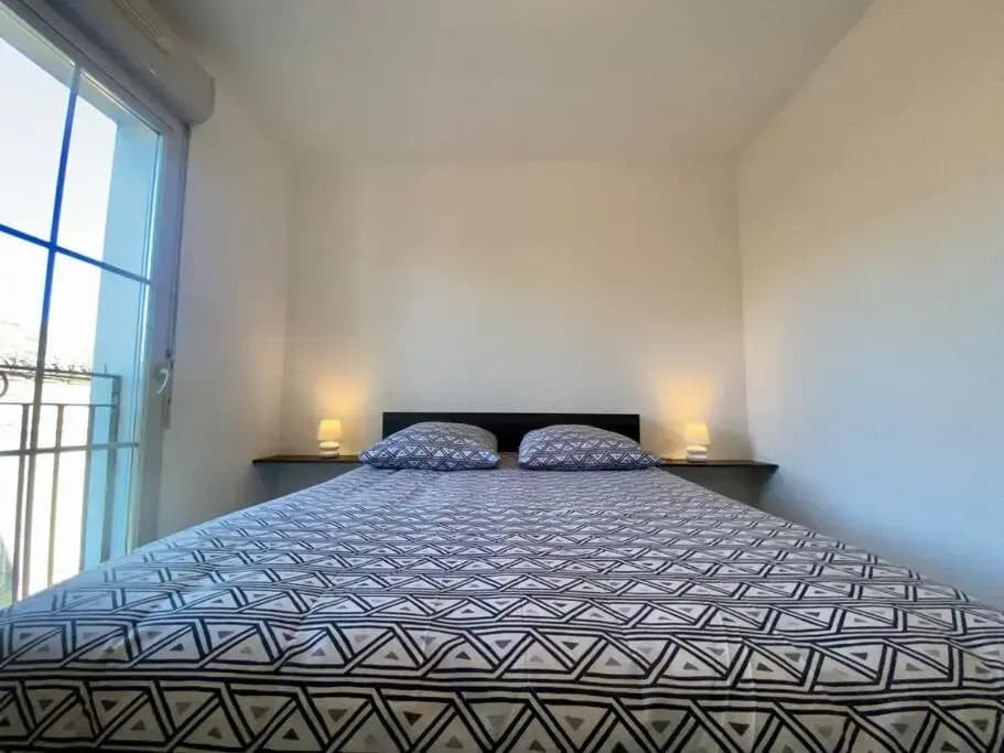 Le 24 février - Lumineux avec balcon et parking gratuit - Photo 4