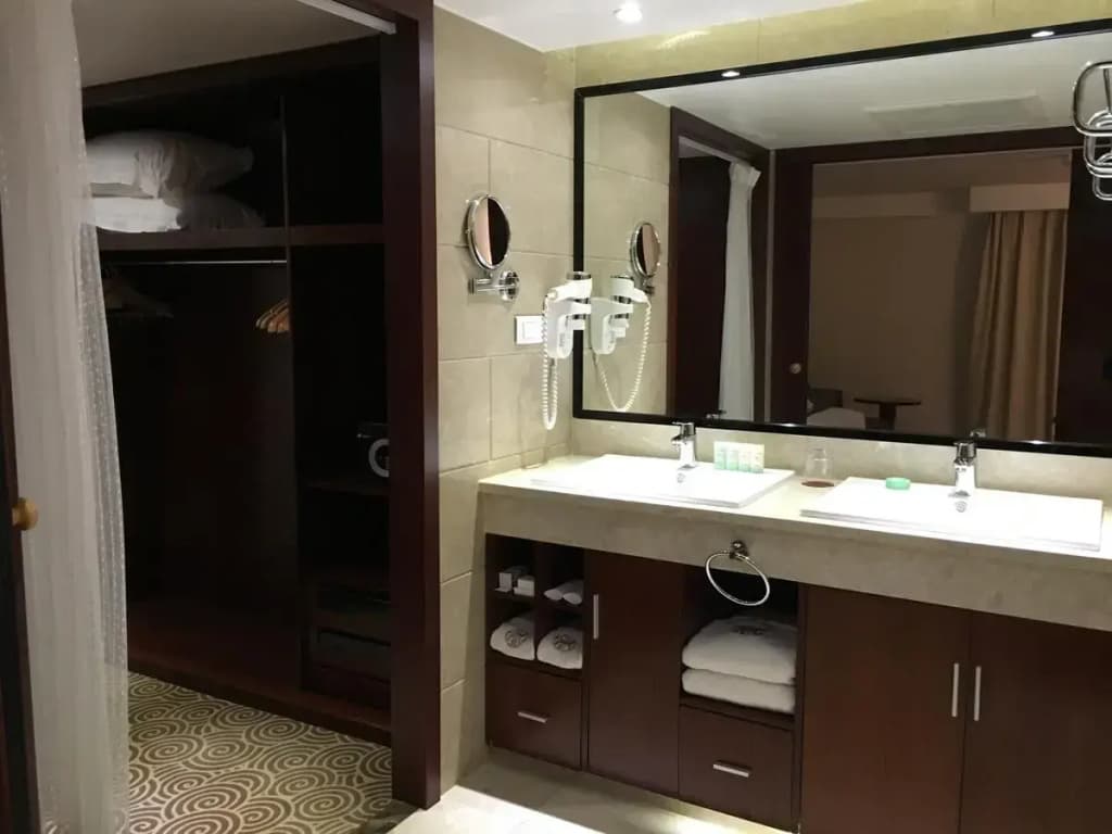 Huatian Chinagora Hotel - Miniature 8