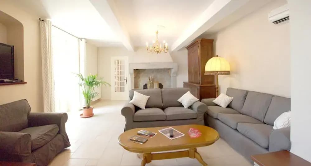 Villa With 3 Bedrooms in Ventenac-cabardès, With Wonderful Mountain View, Private Pool, Enclosed Garden - Photo 2