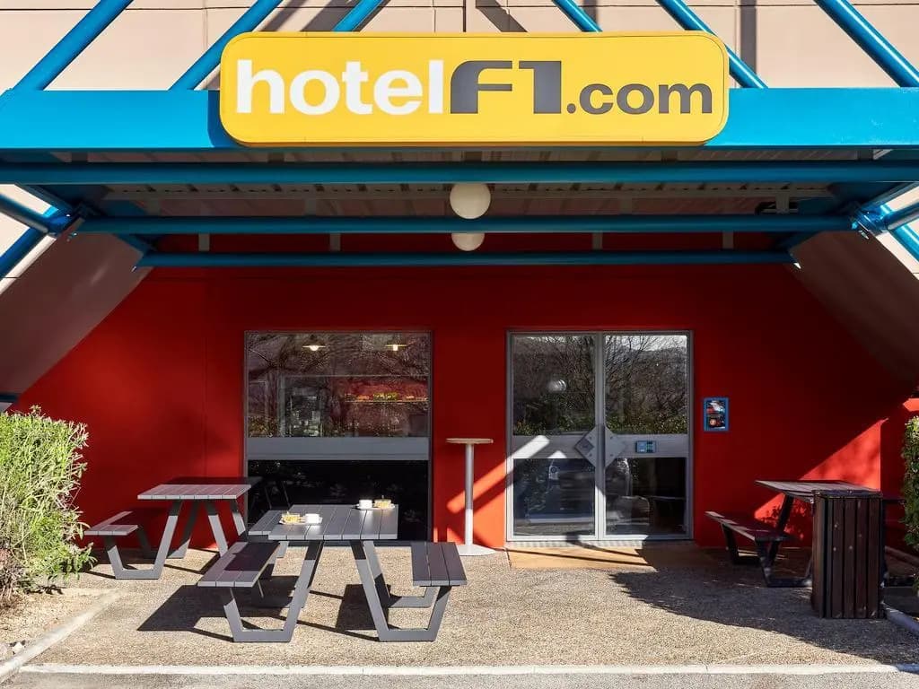 hotelF1 Geneve Ferney Airport - Photo 1