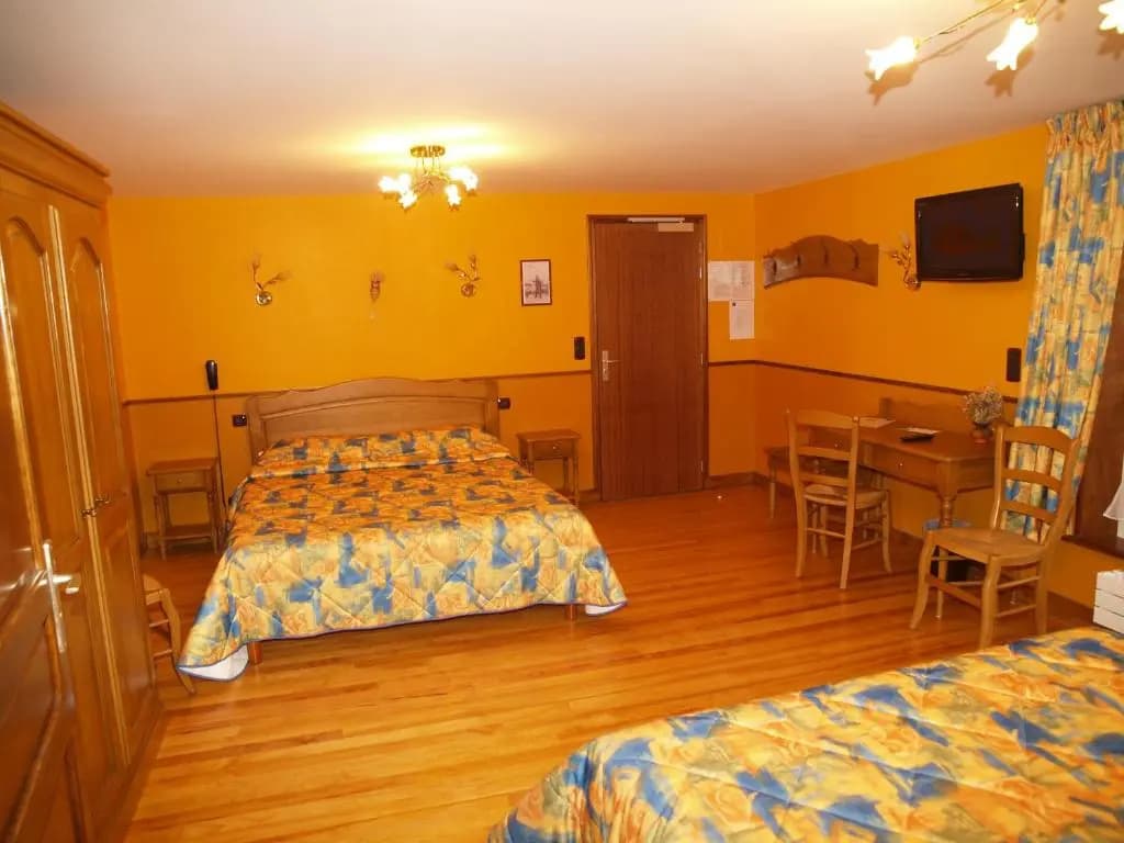 Hotel De Calais - Photo 3
