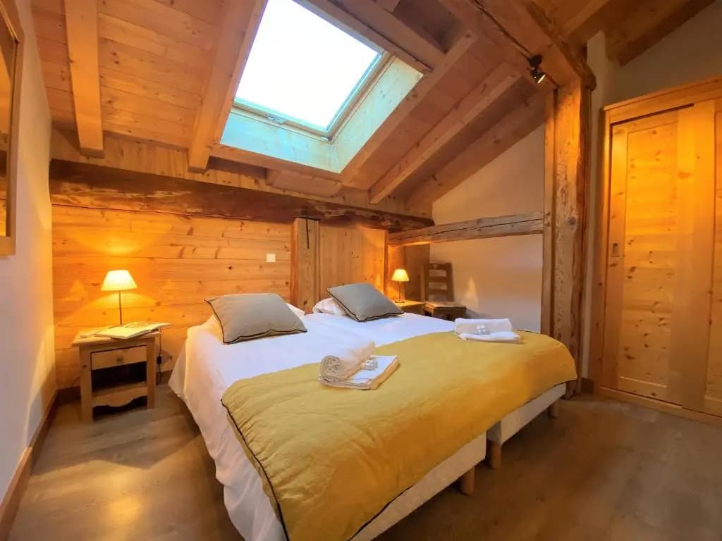 Chalet in Morzine Sleeping 12 with Sauna - Photo 3