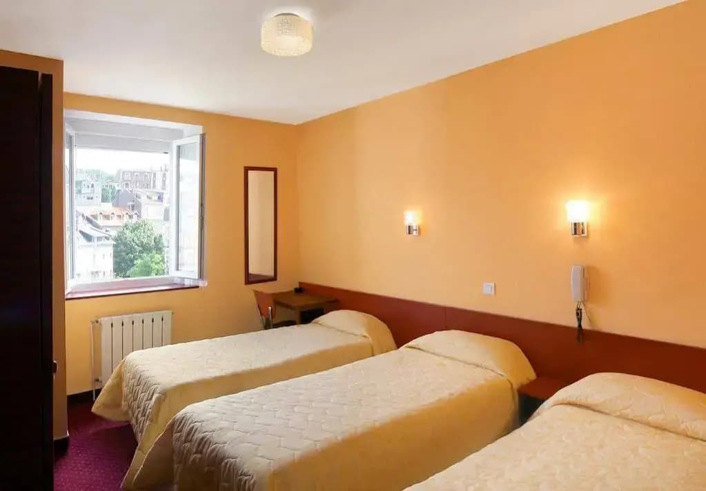 Hotel Montfort - Photo 4