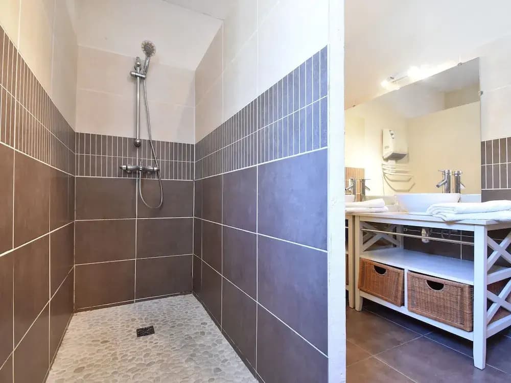 Spacious Villa in Vaison-la-Romaine with Swimming Pool - Miniature 7