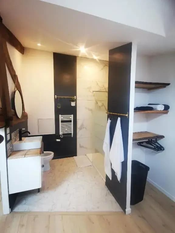 Appartement neuf climatisé sous les toits - Miniature 7
