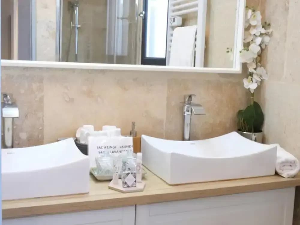 Charming Holiday Home With Private Pool - Miniature 8