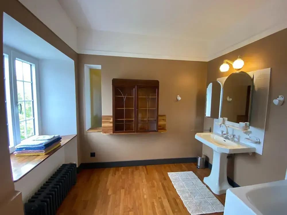 Comfortable Apartment in the Elegant Manor House - Miniature 8