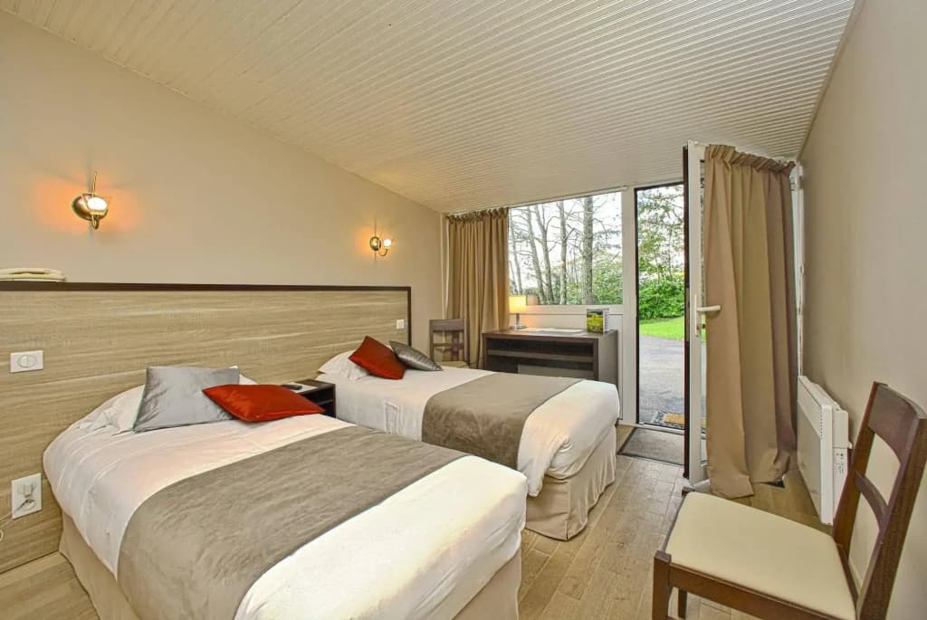Logis Hôtel Restaurant La Chaumière - Photo 1