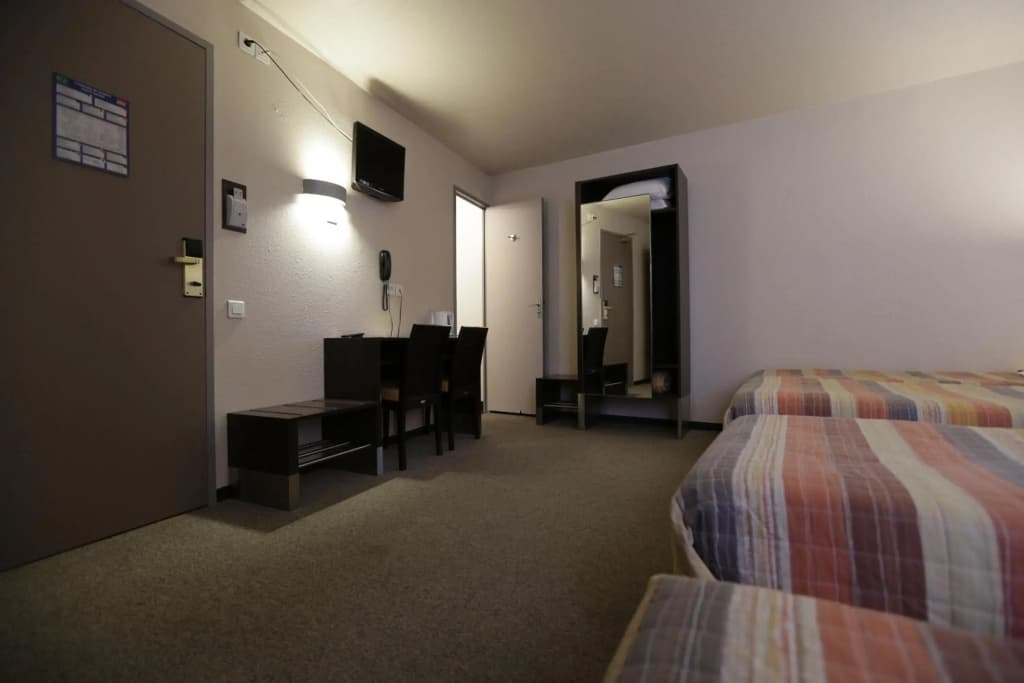 ibis budget Versailles Chateau Saint Cyr - Miniature 7