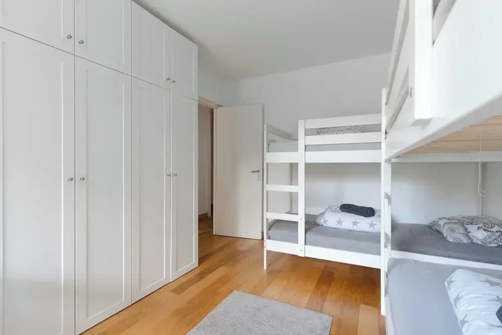 3 Bedroom Apartment With Garden and Swimming Pool - Miniature 6