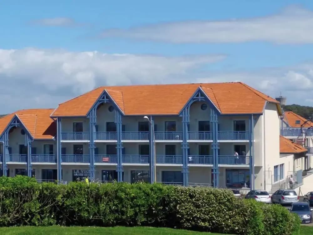 Apartment in Biscarrosse Near Sandy Beach - Photo 1