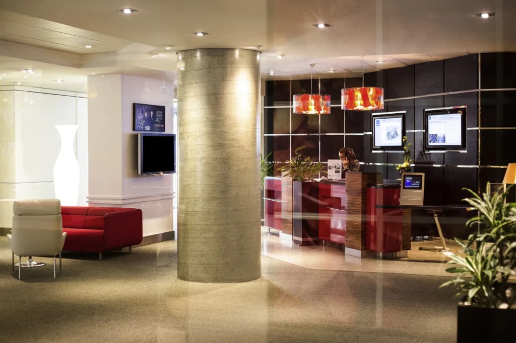 Novotel Grenoble Centre - Photo 2