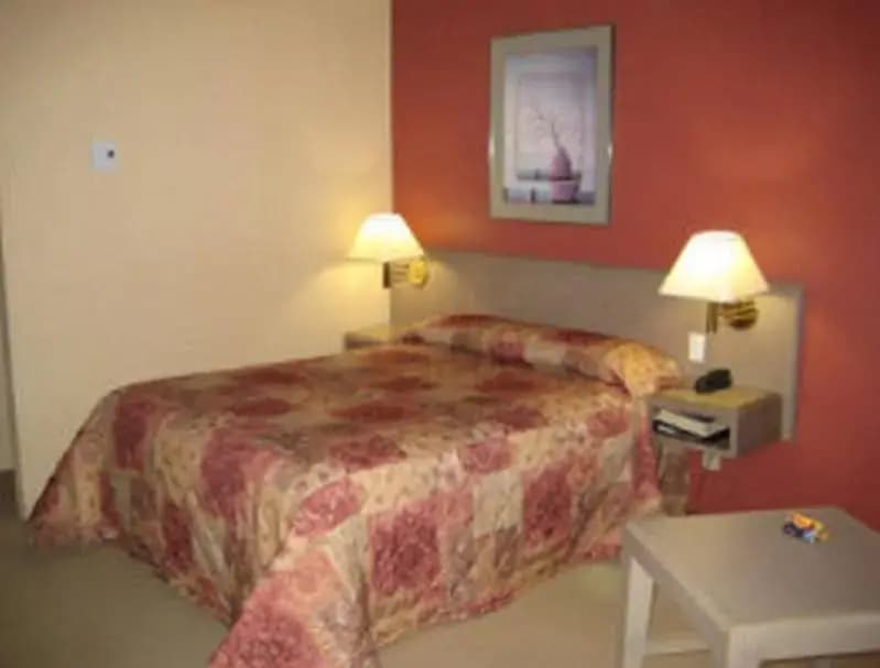 Royal Colombes - Photo 2