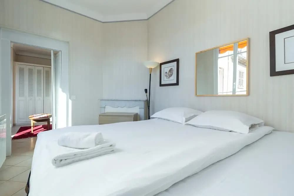 Three Bedroom two Bathroom Apartment in Center of Cannes on Quiet Street Minutes From the Palais - 2002 - Photo 3