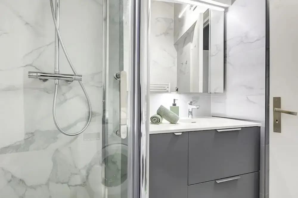 Charming 1BR in Saint-Germain Sleeps 4 - Miniature 8