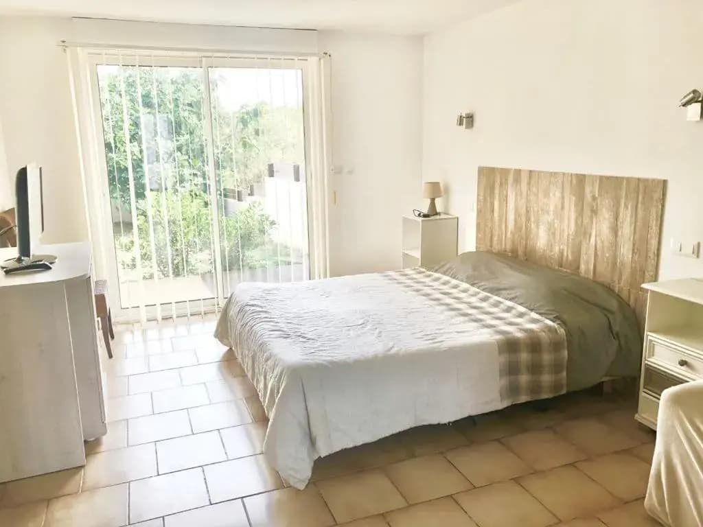 Villa de plein pied 120m2, climatisée, 3 chambres, piscine privée, la campagne aux portes de NARBONNE - Photo 1