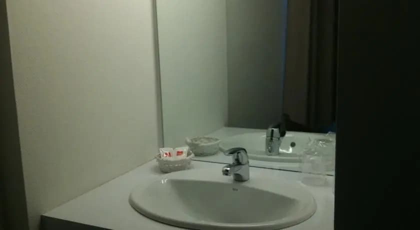 Hôtel de la Paix - Photo 4