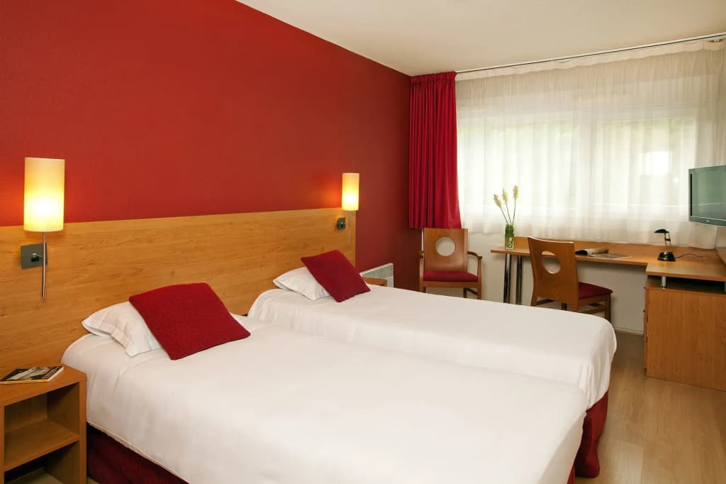 Séjours & Affaires Poitiers Lamartine - Photo 3
