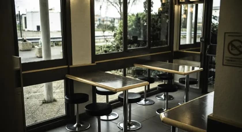 Egg Hotel Sarcelles - Miniature 7