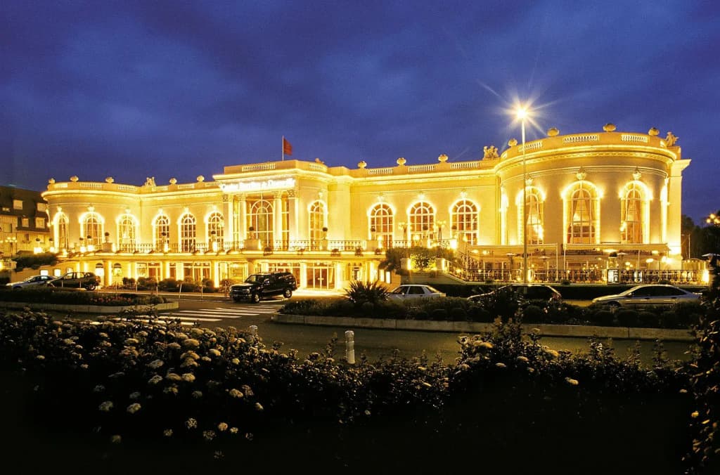 Hôtel Barrière Le Royal Deauville - Photo 1