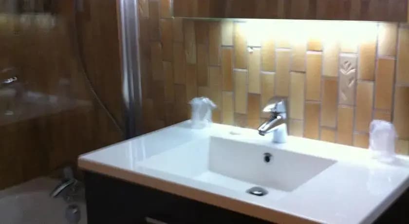 Le Lac Bleu Hotel - Miniature 8
