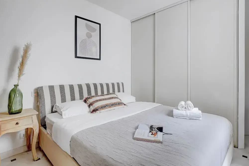 Stylish 2BR for 6 by Champs-Elysees - Photo 5
