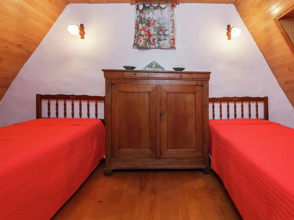 Holiday Home in Auvergne With Roofed Garden and Terrace - Photo 4